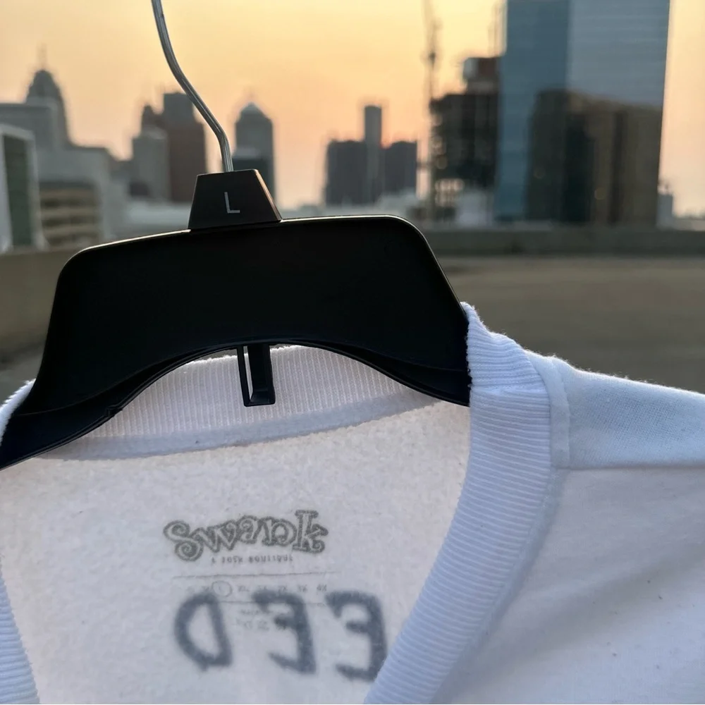 SWANK White Graphic Sweatshirt Size L (Has some stains as pictured) SAME DAY💨🛫📦 - Picture 7 of 11